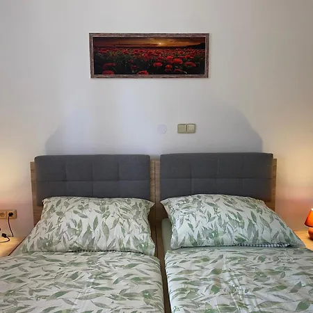 Slunny S Terasou A Zahradou Holiday home *