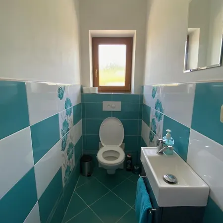 Slunny S Terasou A Zahradou Holiday home Zvikovske Podhradi