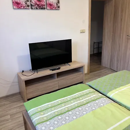 Vakantiehuis Slunny S Terasou A Zahradou Zvíkovské Podhradí